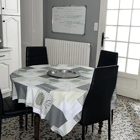 펜션 Maison A Avec Piscine Hors-sol *