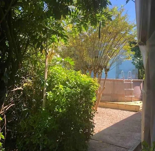 펜션 Maison A Avec Piscine Hors-sol